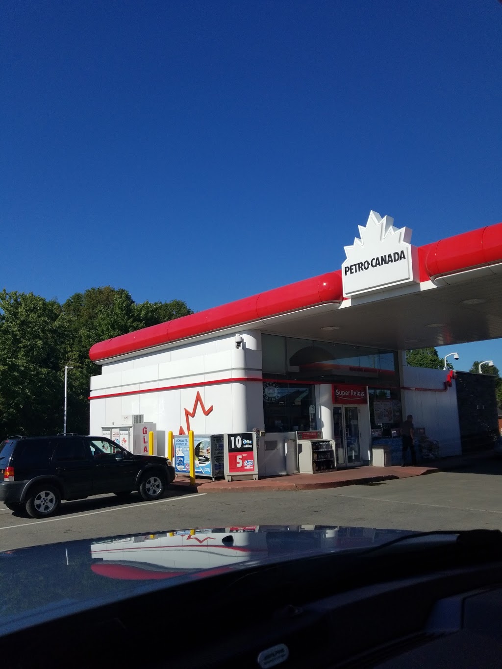 Petro-Canada | 260 De, Rue de Martigny O, Saint-Jérôme, QC J7Y 2G3, Canada | Phone: (450) 438-5580