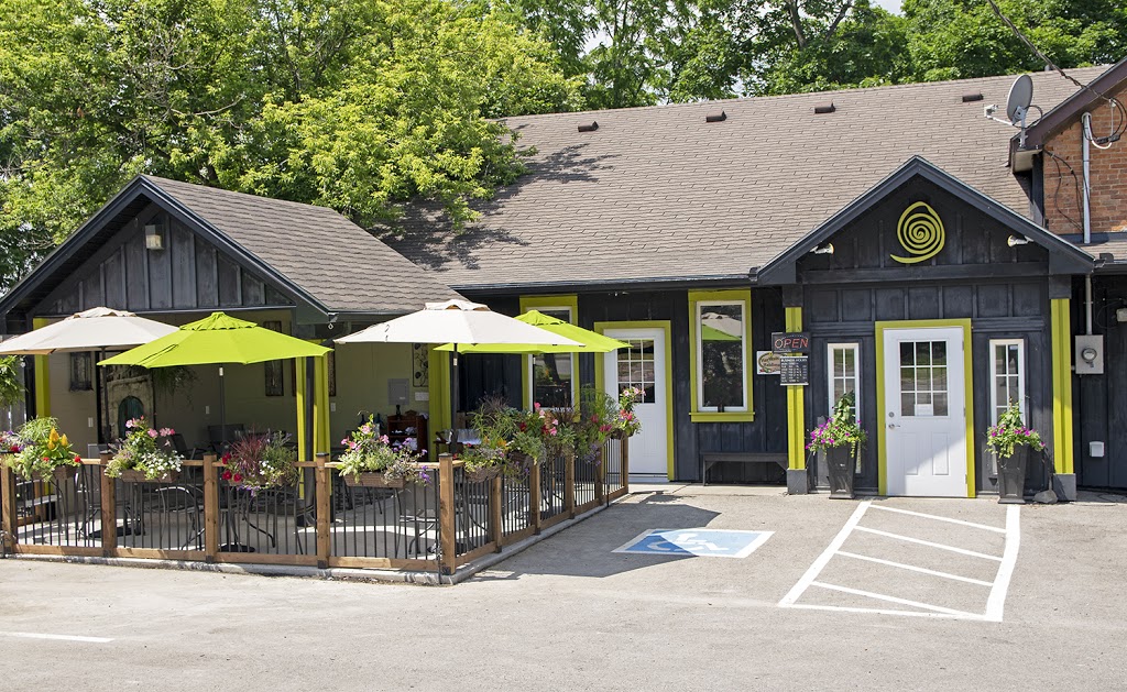 Twisted Lemon Restaurant | 3 Norton St W, Cayuga, ON N0A 1E0, Canada | Phone: (905) 772-6636