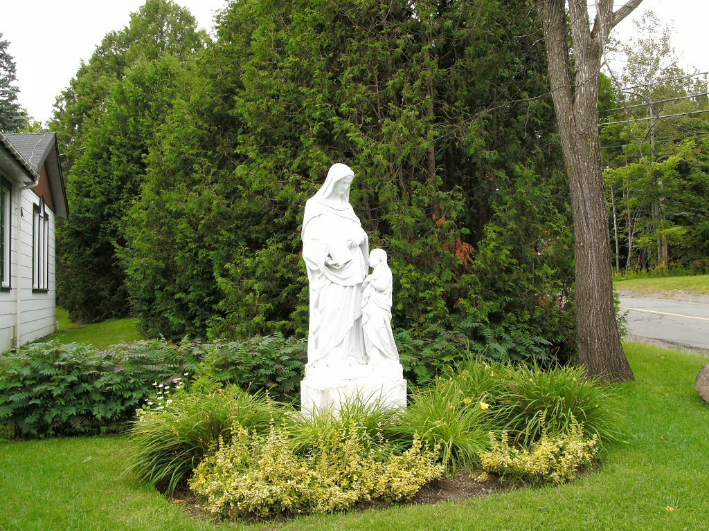 Statue of St. Anne | 1 Chemin Fournel, Sainte-Anne-des-Lacs, QC J0R 1B0, Canada