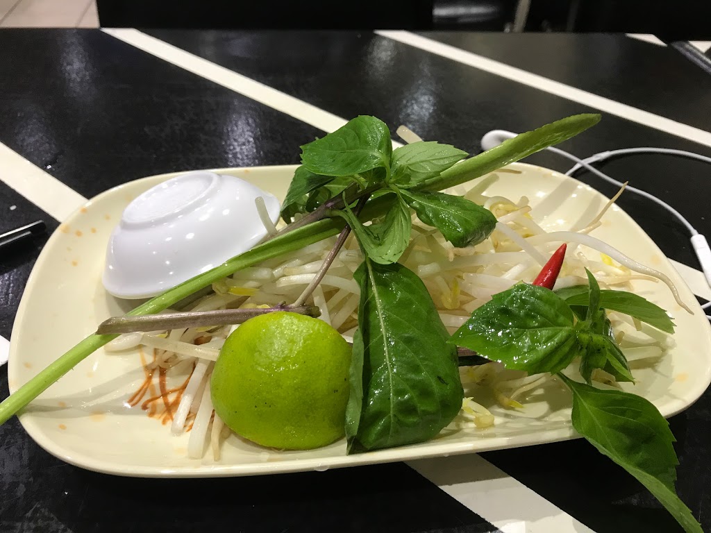 Pho Son Vietnamese Restaurant | 2422 St Clair Ave W, Toronto, ON M6N 1L2, Canada | Phone: (416) 901-3437