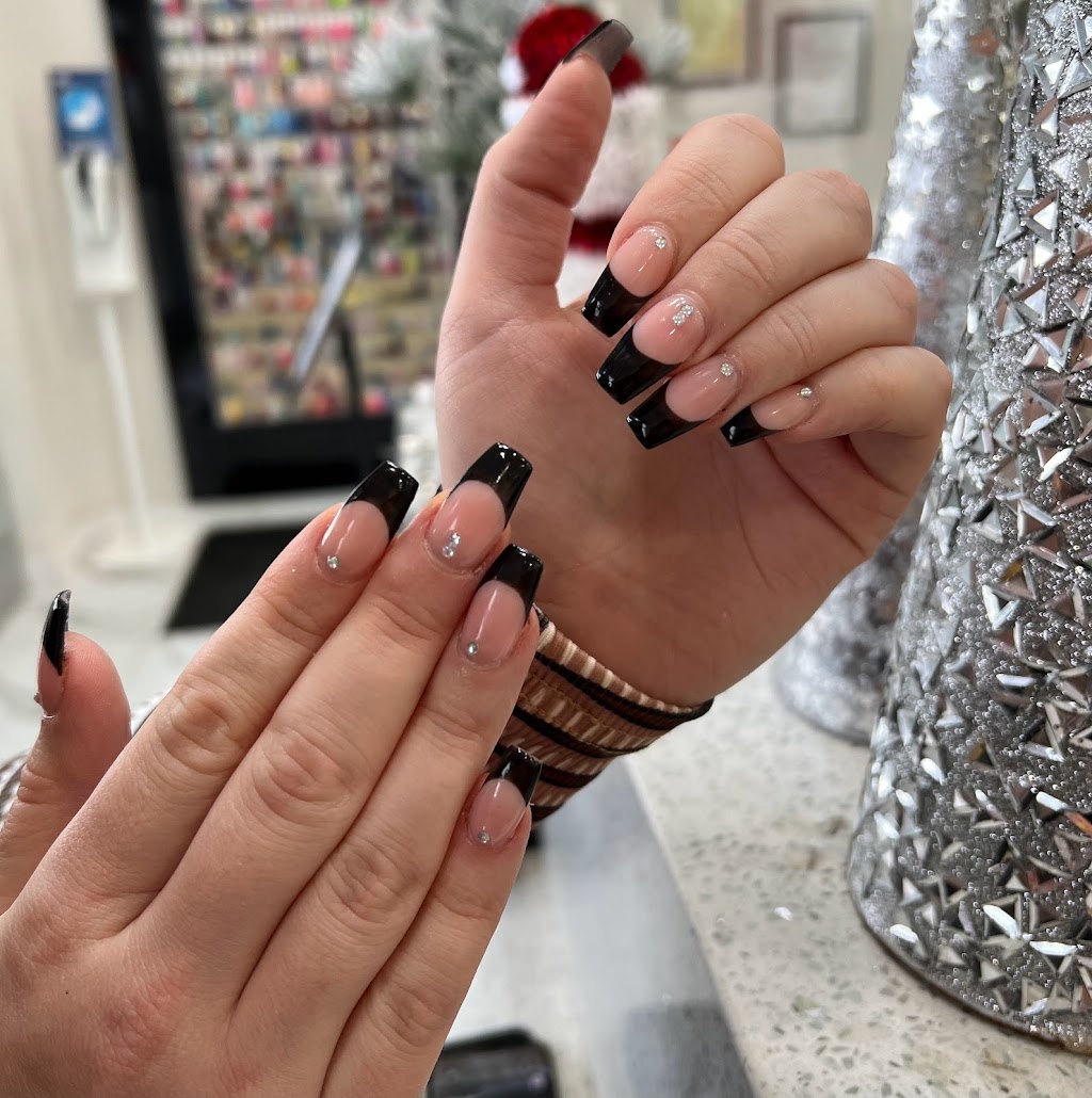 Simple Nails | 269 Main St S, Mount Forest, ON N0G 2L1, Canada | Phone: (519) 509-6886