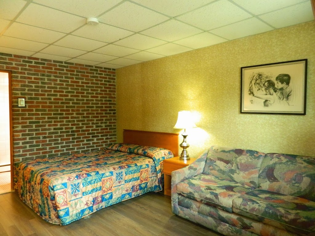 Motel la Paysanne | 42 Rue Queen, Sherbrooke, QC J1M 1H9, Canada | Phone: (819) 569-5585