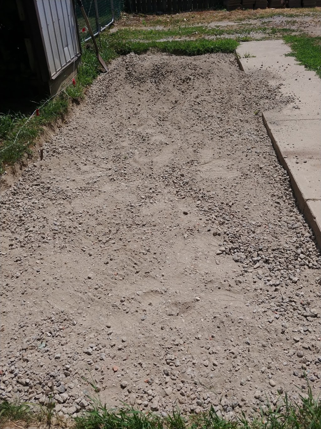 Pebbles Gravel And Topsoil Inc | 955 Richmond St, Chatham, ON N7M 5J5, Canada | Phone: (519) 352-7625