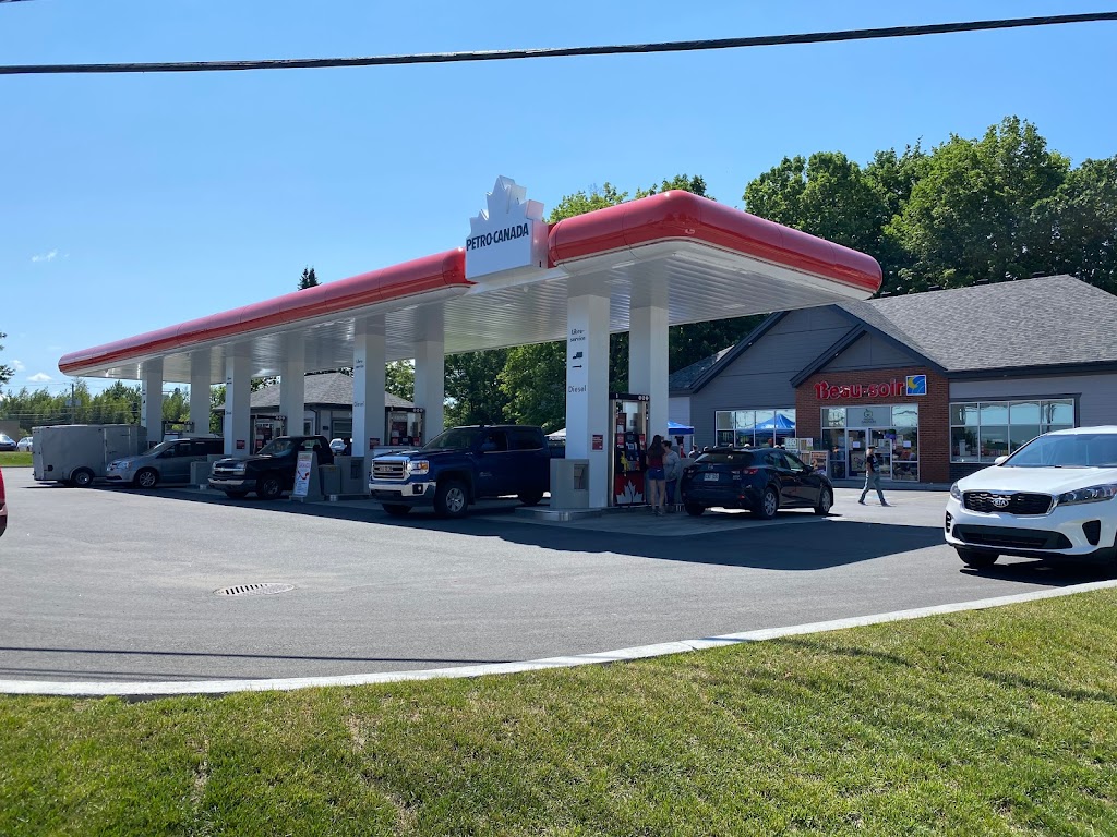 Petro-Canada et Lave Auto | 2 Chem. de Fairfax, Stanstead, QC J0B 3E0, Canada | Phone: (819) 704-0909