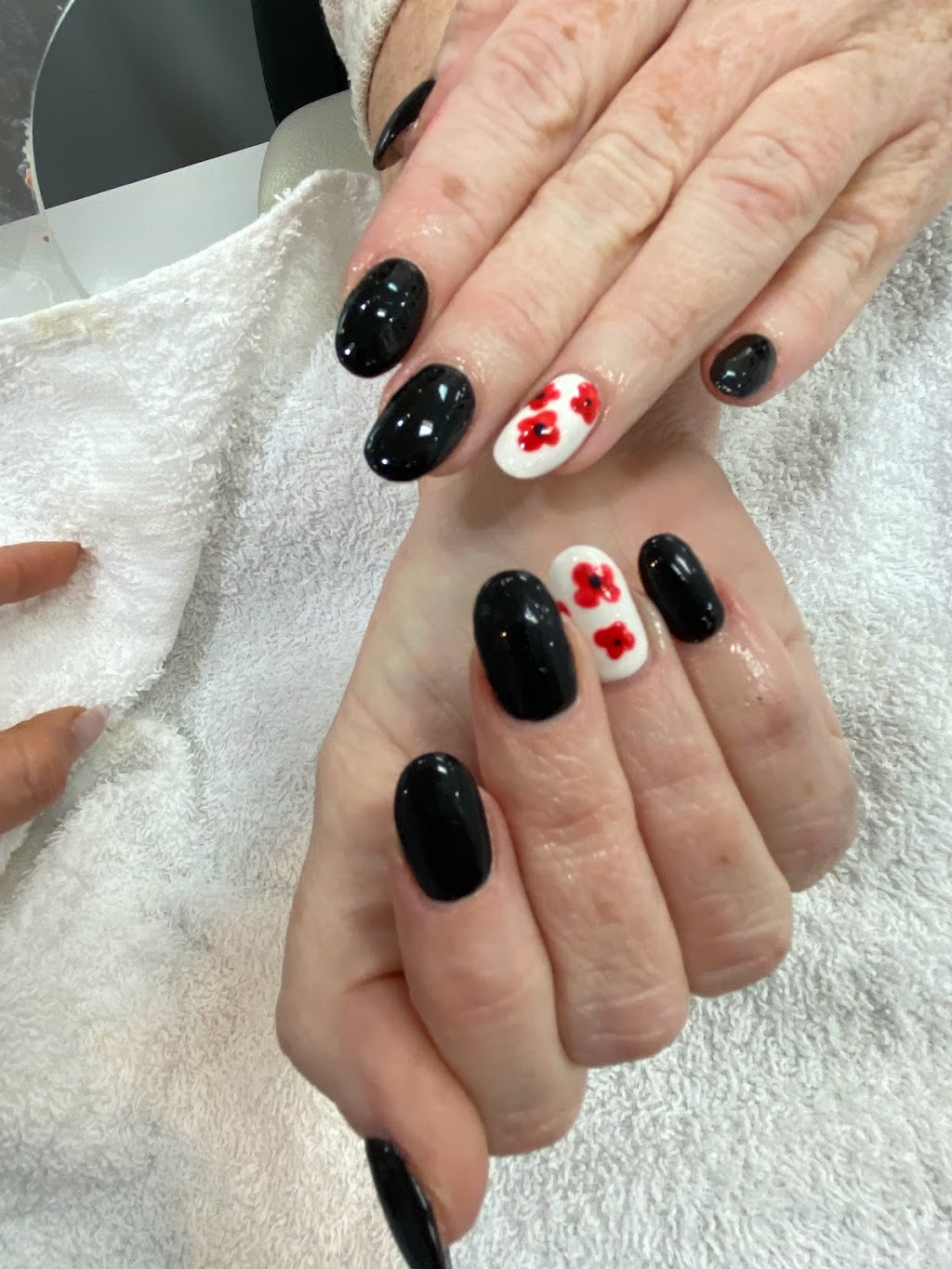 Hot Nails | 1345 Huron St #7, London, ON N5V 2E3, Canada | Phone: (519) 453-5162