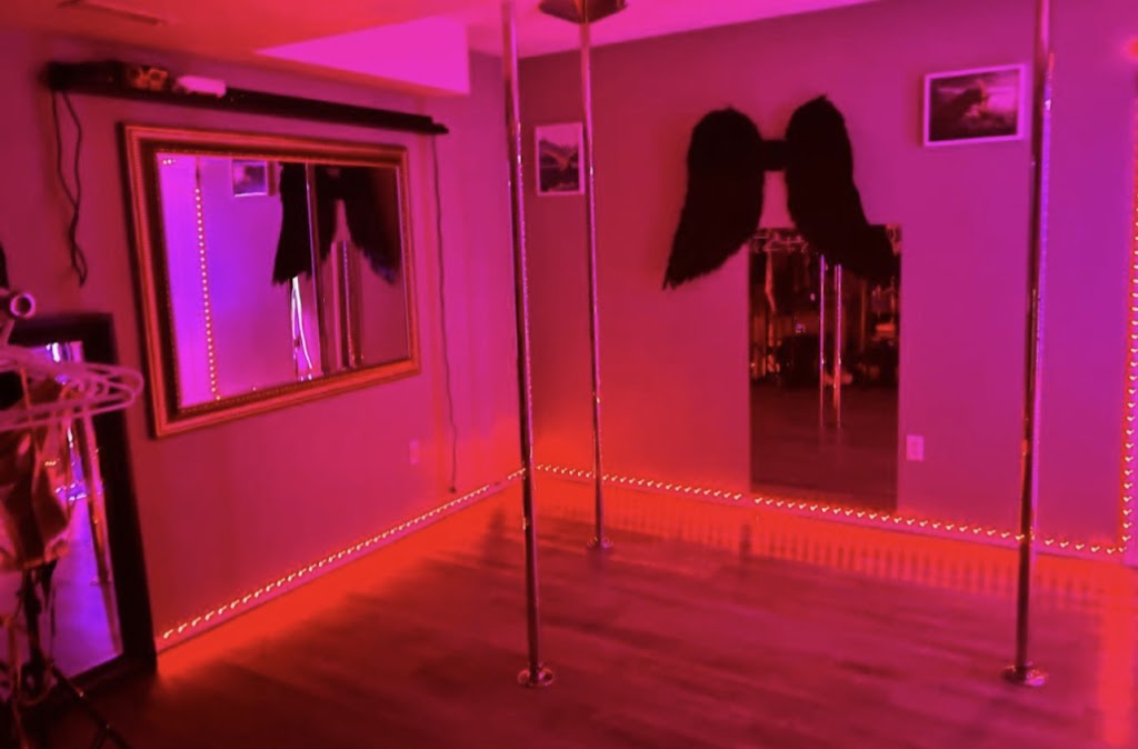 Foxy Fit Pole Dance | 3213 Back Rd, Comox, BC V9M 4E2, Canada | Phone: (250) 618-8735