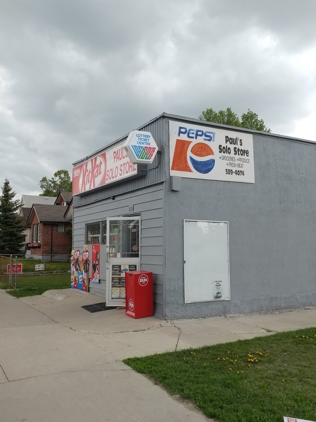 Pauls solo store | 830 Mountain Ave, Winnipeg, MB R2X 1C1, Canada | Phone: (204) 582-2660