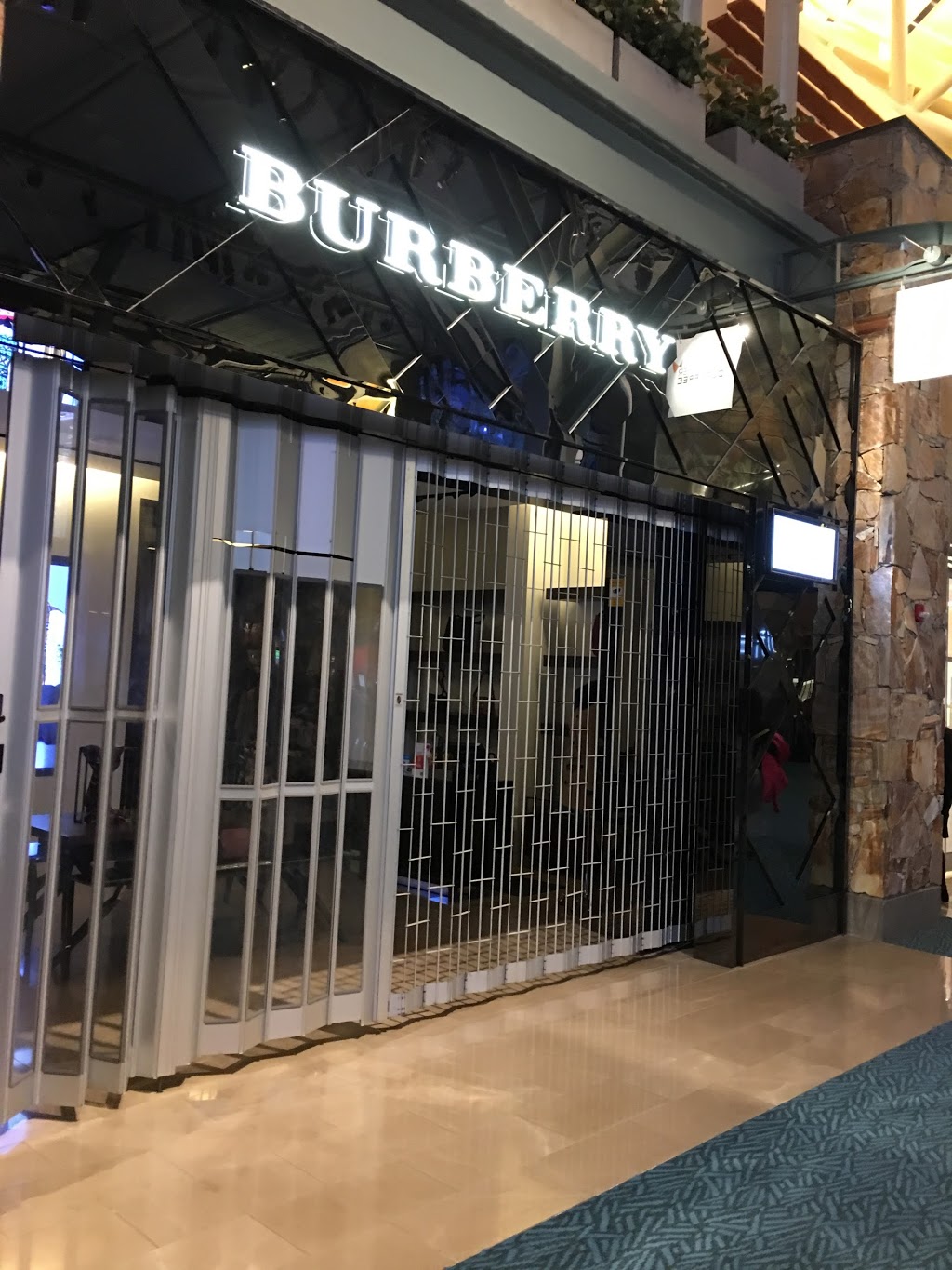 Burberry | Vancouver International Airport (YVR), 3211 Grant McConachie Way, Richmond, BC V7B 0A4, Canada | Phone: (604) 273-1708