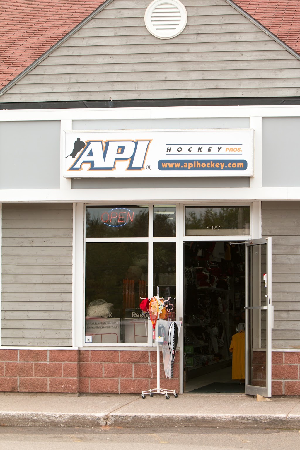 API Hockey PROS Store | 17-25 Meadowbank Rd, Cornwall, PE C0A 1H0, Canada | Phone: (902) 892-4666