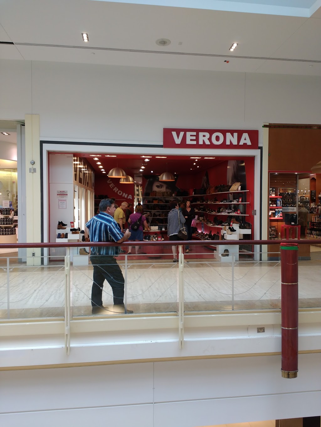 Verona | 5401 Boulevard des Galeries, Québec, QC G2K 1N4, Canada | Phone: (418) 627-8222