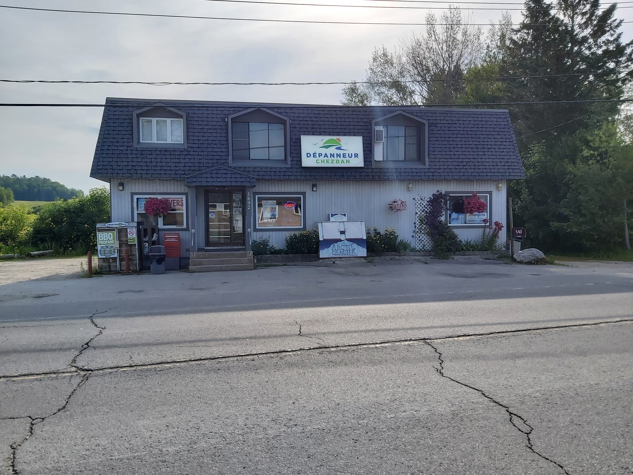 Dépanneur chez Dan | 1692 309 Rte, Notre-Dame-de-la-Salette, Quebec J0X 2L0, Canada | Phone: (819) 766-2222