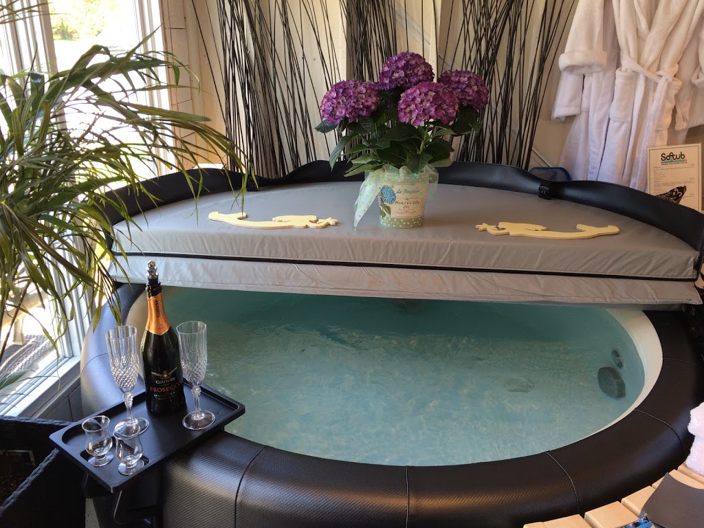 BayTub Softubs | 440 Main St, Mahone Bay, NS B0J 2E0, Canada | Phone: (902) 624-0800