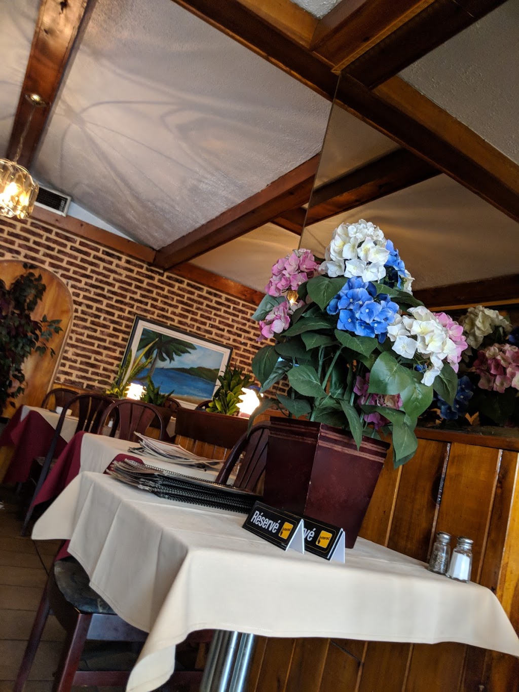 Carveli Restaurant | 6860 Chemin de la Côte-Saint-Luc, Montréal, QC H4V 1H5, Canada | Phone: (514) 489-7575