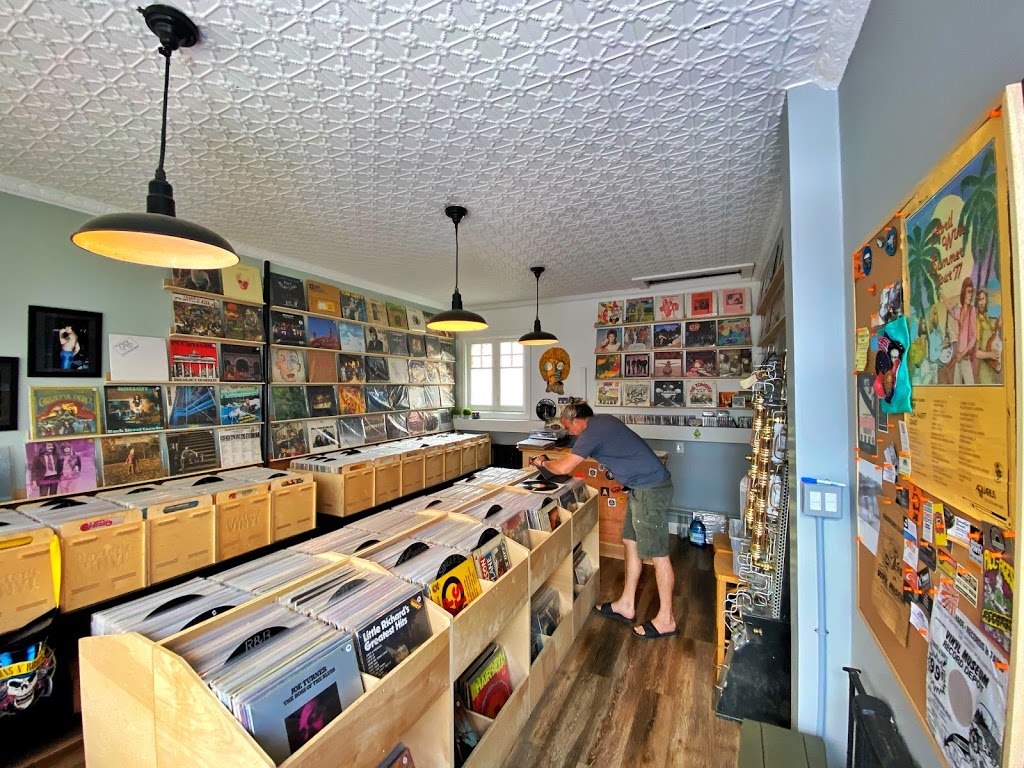 Baxters Vinyl | 198 Sammon Ave, East York, ON M4J 1Z2, Canada | Phone: (416) 801-2231