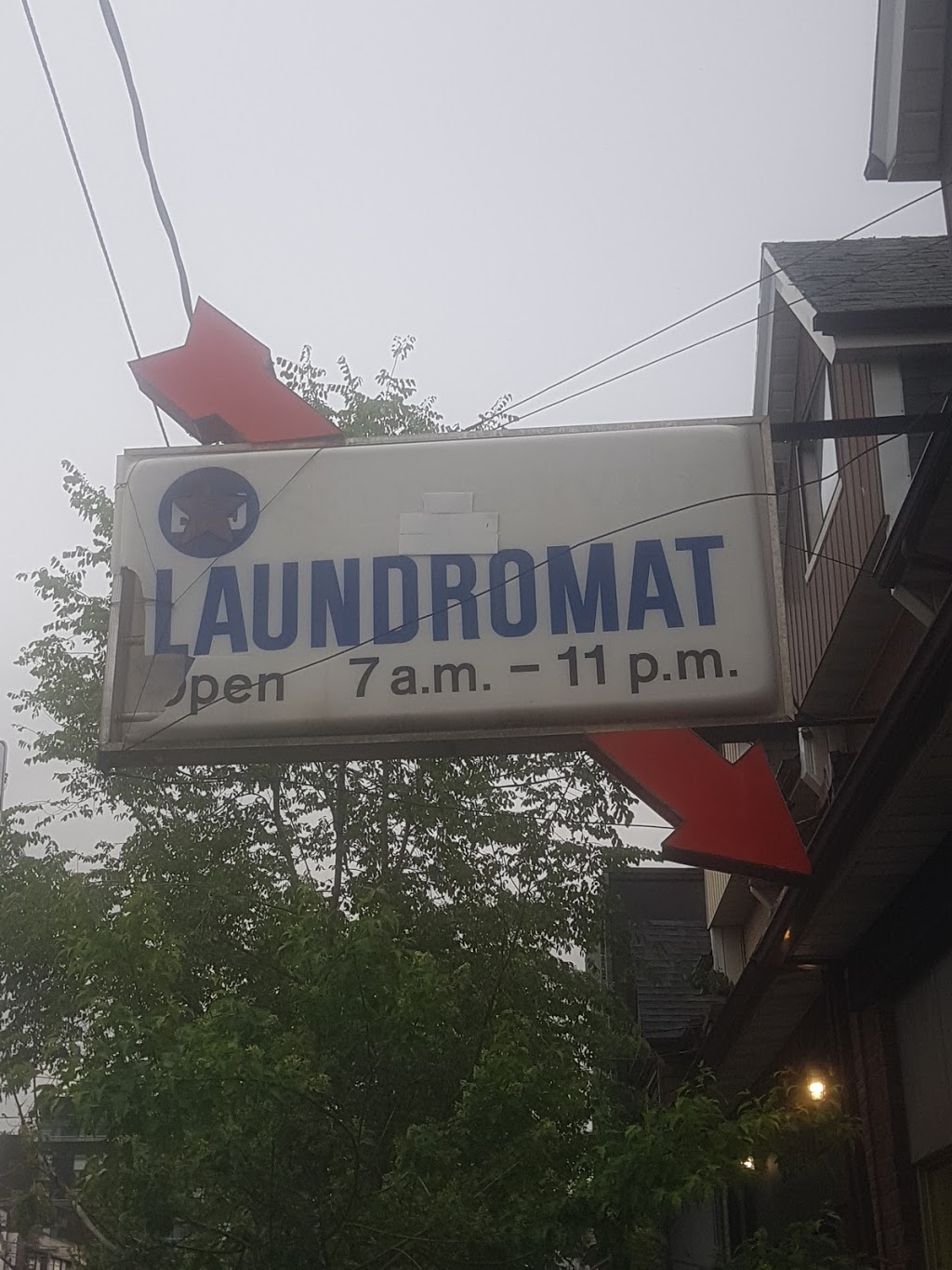 Star Laundromat | 911 Dundas St W, Toronto, ON M6J 1W1, Canada | Phone: (905) 738-9630