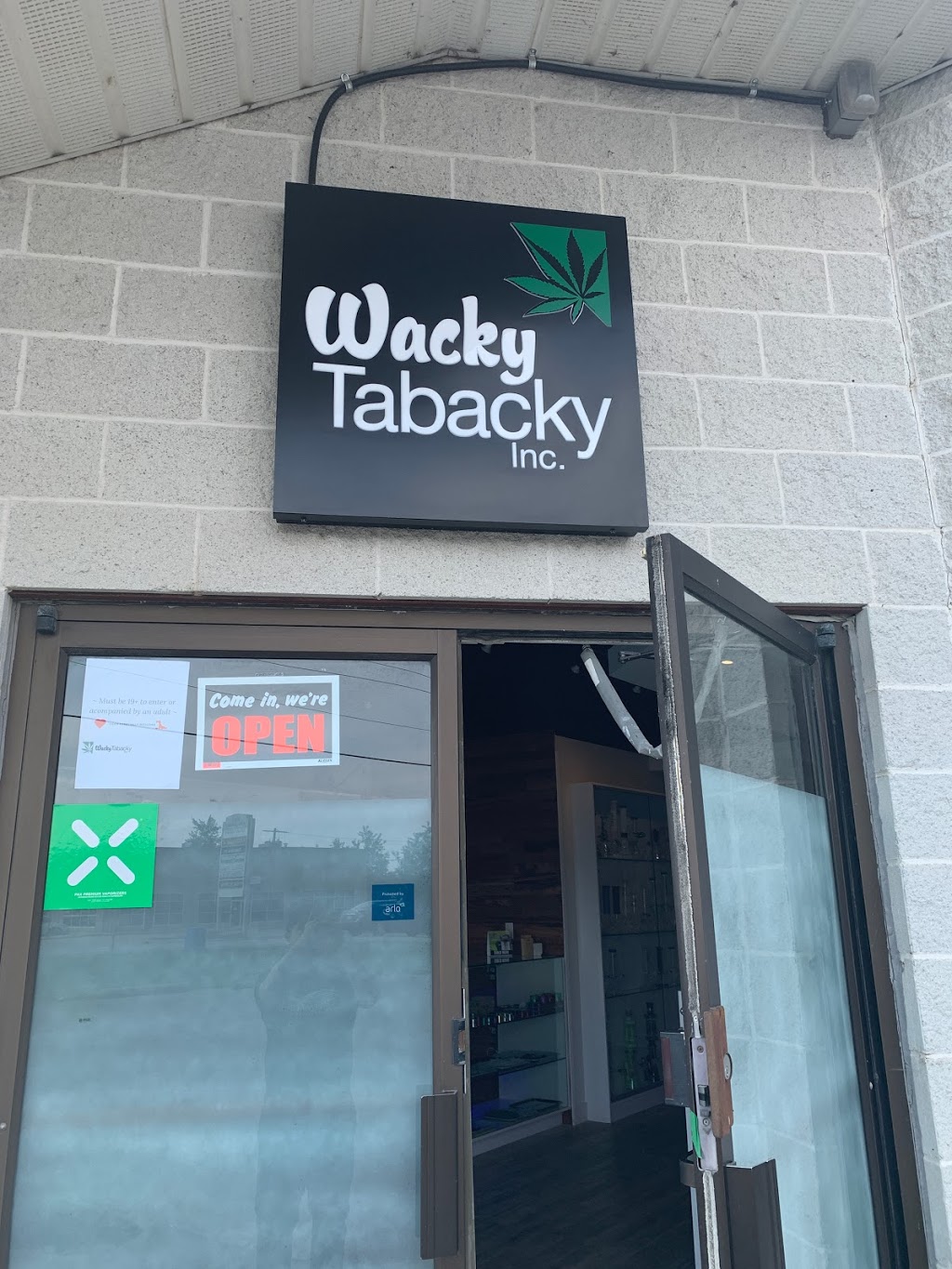 Wacky Tabacky Elora | 54 Wellington Rd 7, Elora, ON N0B 1S0, Canada | Phone: (519) 846-1119