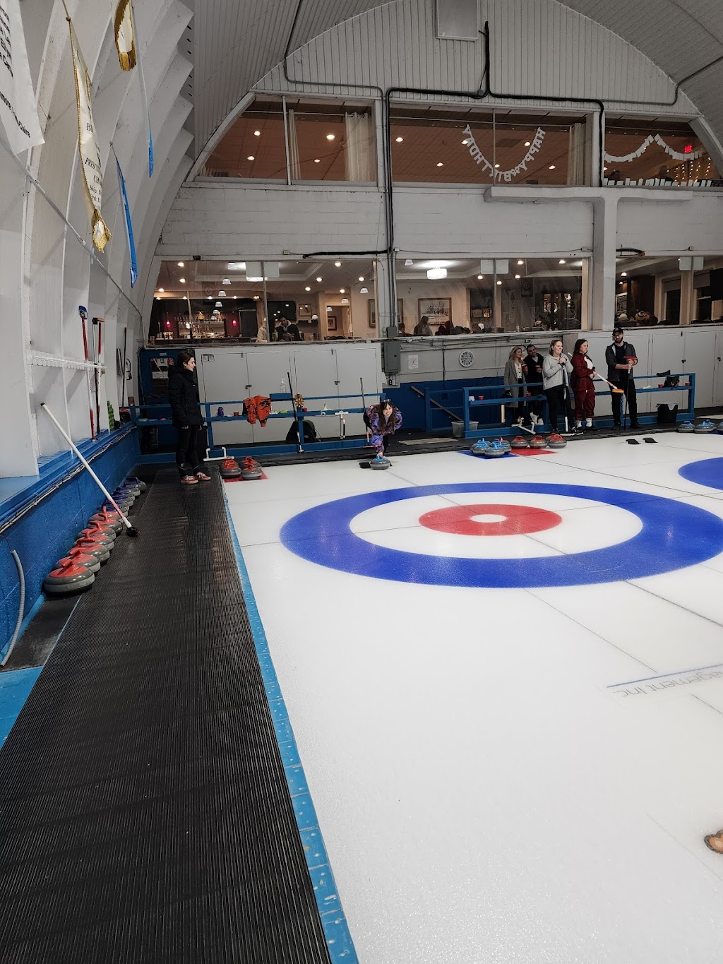 Pointe-Claire Curling Club | 250 Av. Lanthier, Pointe-Claire, QC H9S 4R1, Canada | Phone: (514) 695-4324