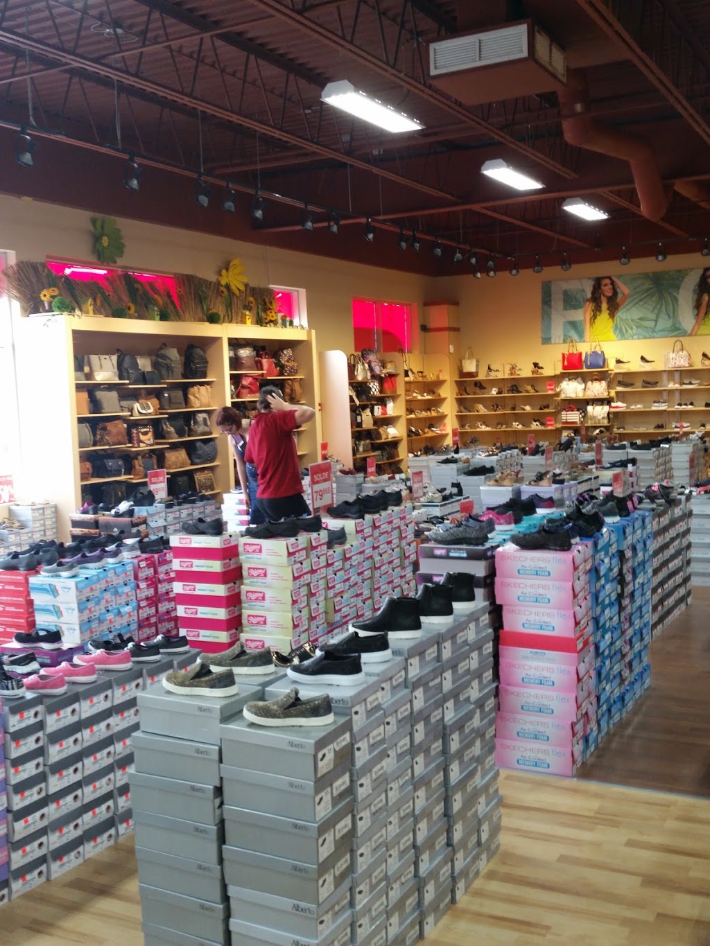 Chaussures Pop | 1288 Avenue Bourgogne, Chambly, QC J3L 1X9, Canada | Phone: (450) 658-7878