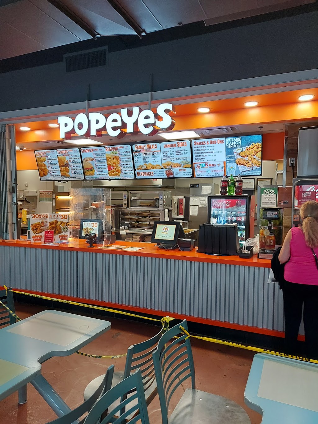 Popeyes louisiana kitchen | 109 McCaul Street, Units 26 & 27, Toronto, ON M5T 2W7, Canada | Phone: (416) 546-2776