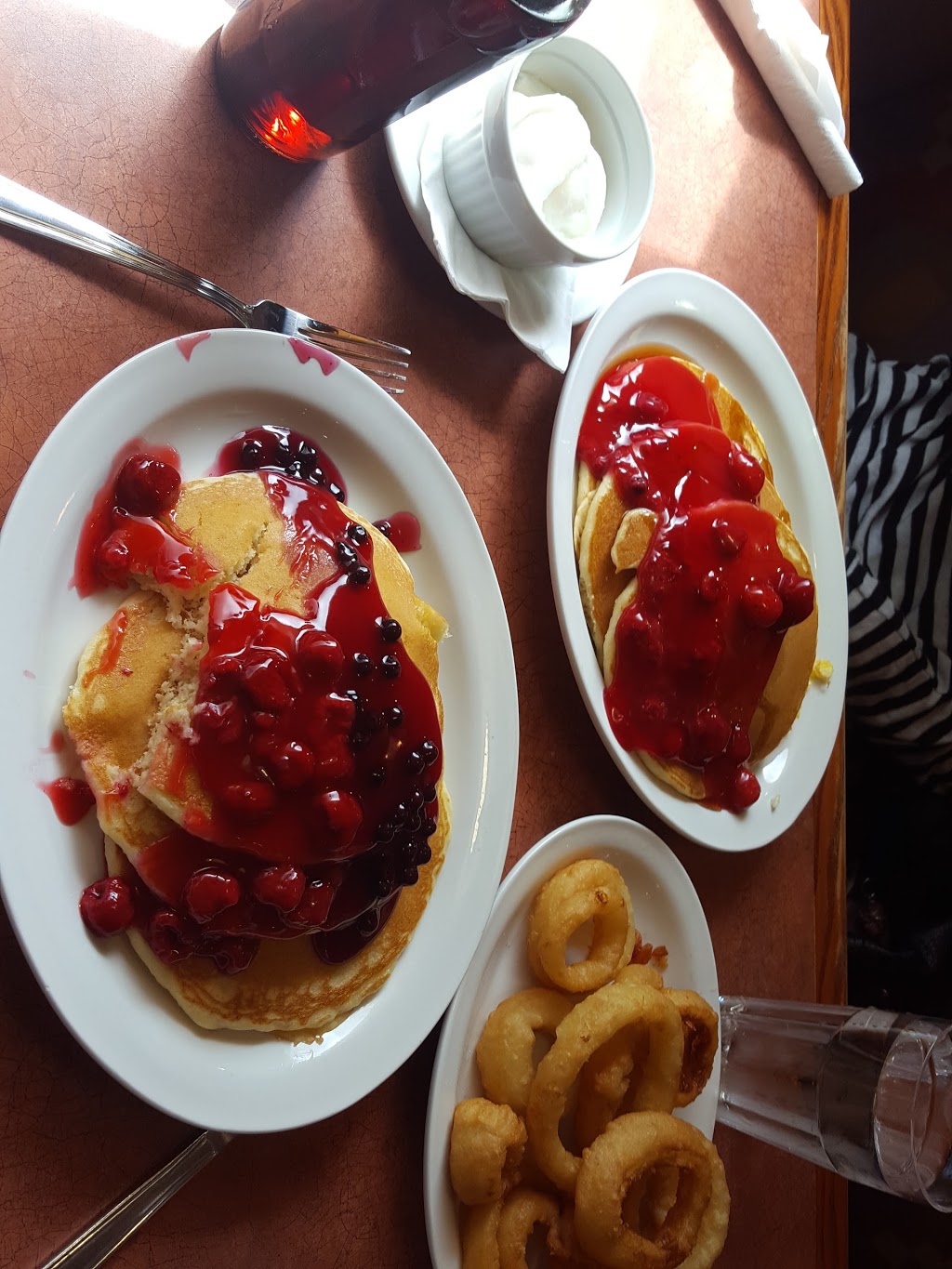 Maple Leaf Pancake House | 1520 Main St W, Hamilton, ON L8S 1C8, Canada | Phone: (905) 522-4995