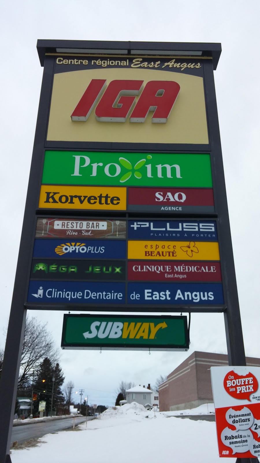 IGA Groupe Epicier Angus | 150 Rue Angus S #10, East Angus, QC J0B 1R0, Canada | Phone: (819) 832-2449