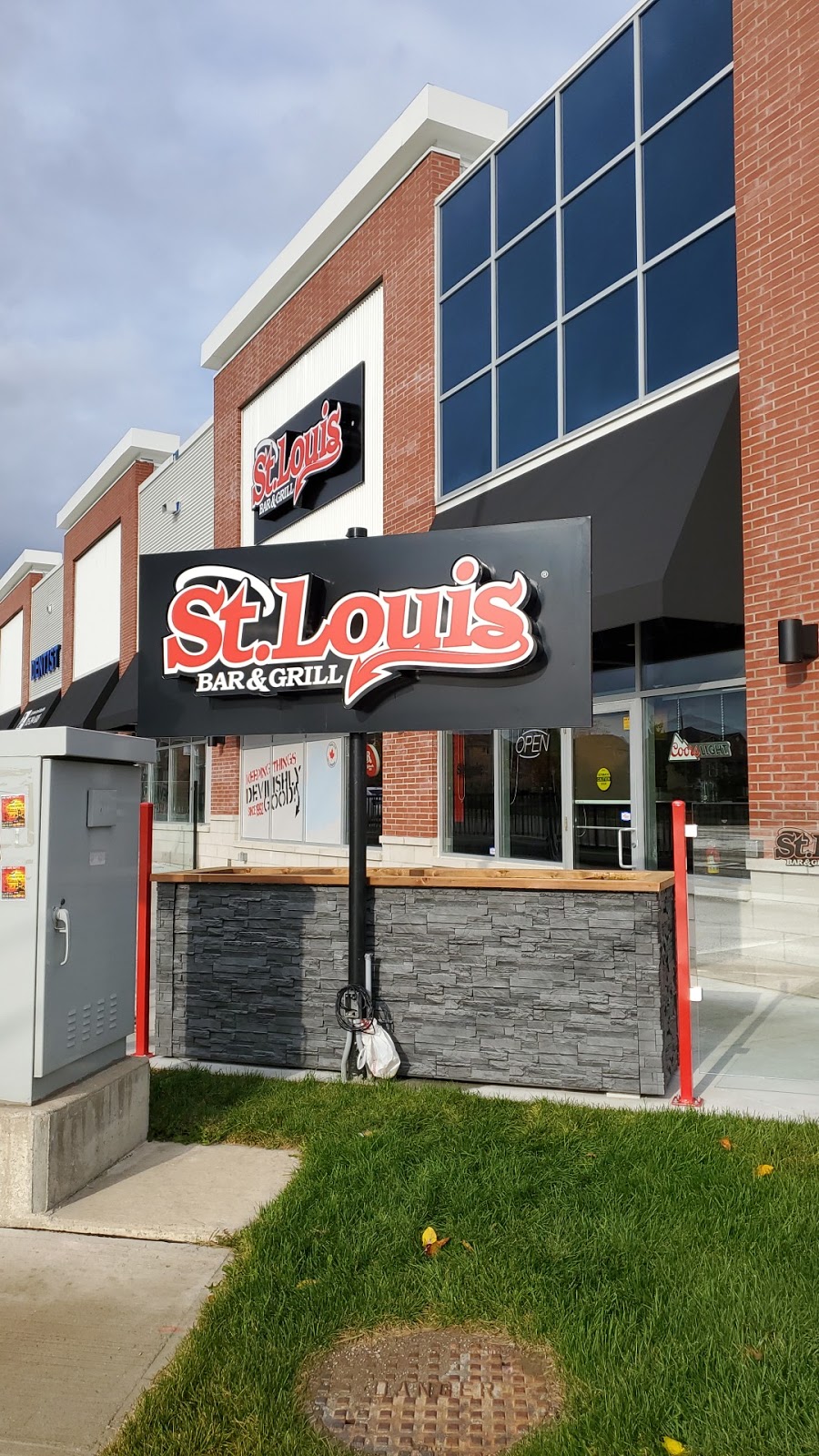 St. Louis Bar & Grill | 1354 Innisfil Beach Rd, Innisfil, ON L9S 4B7, Canada | Phone: (705) 294-3355