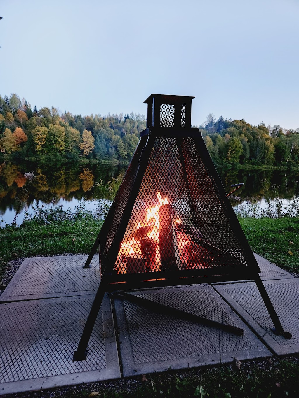 Chalet locatif lApéro des Chutes | 108 Rte de la Chute du Huit, Notre-Dame-de-Montauban, QC G0A 3T0, Canada | Phone: (418) 284-4151