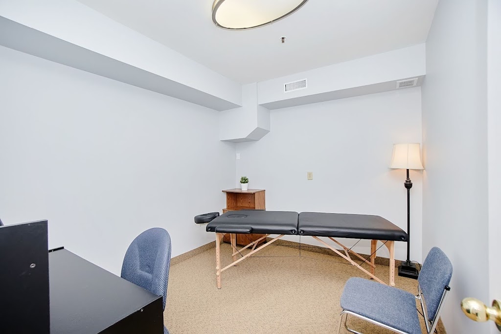 Mulock Chiropractic | 17705 Leslie St #18, Newmarket, ON L3Y 3E3, Canada | Phone: (905) 853-9685