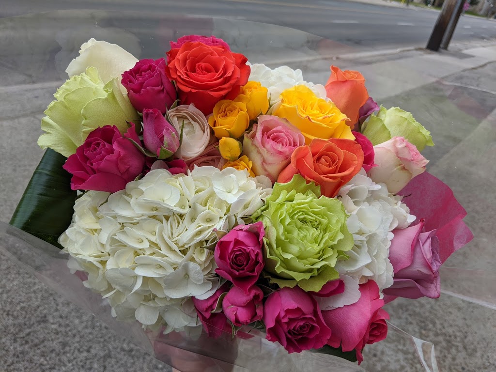 Sues Flower Market | 3673 Bathurst St, North York, ON M6A 2E6, Canada | Phone: (416) 781-2734