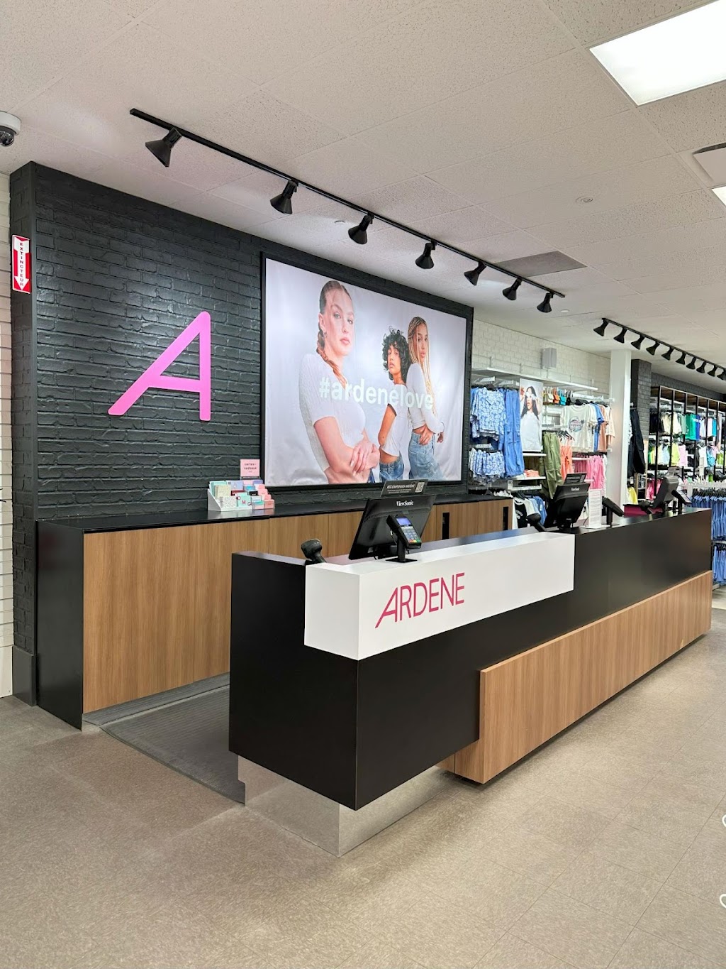 Ardene | 1221 Bd Marcotte #52, Roberval, QC G8H 3B8, Canada | Phone: (581) 536-0001