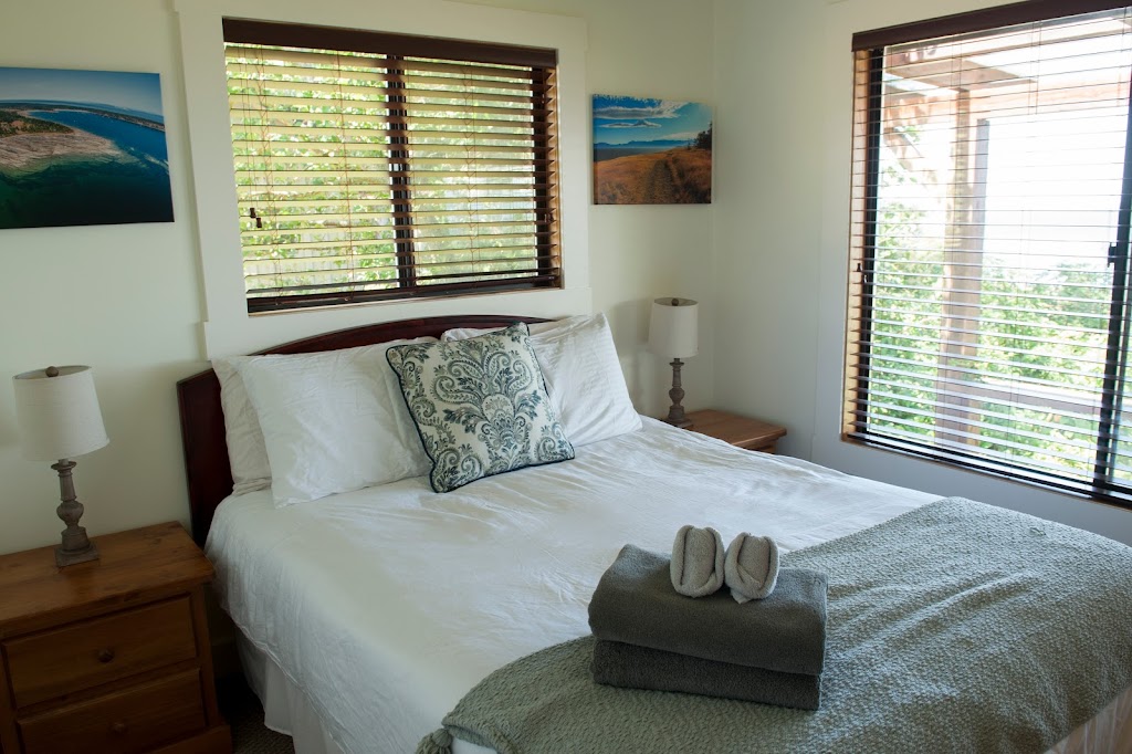 Sea Breeze Lodge | 5205 Fowler Rd, Hornby Island, BC V0R 1Z0, Canada | Phone: (250) 335-2321