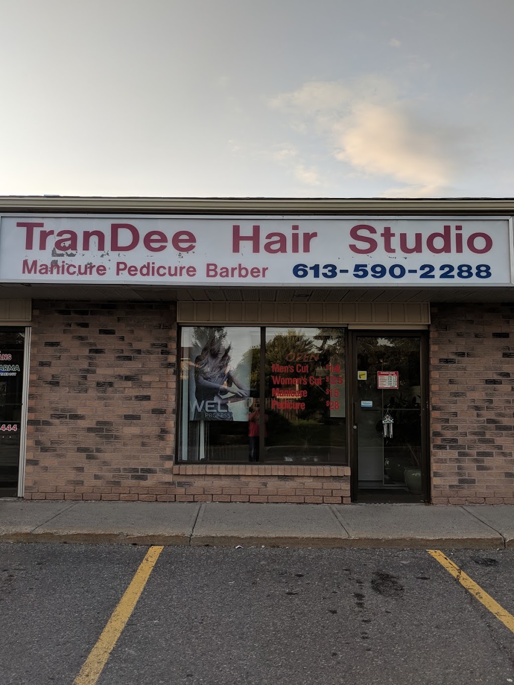 Trandee Hair Studio | 385 Tompkins Av, Orléans, ON K1E 3H4, Canada | Phone: (613) 590-2288