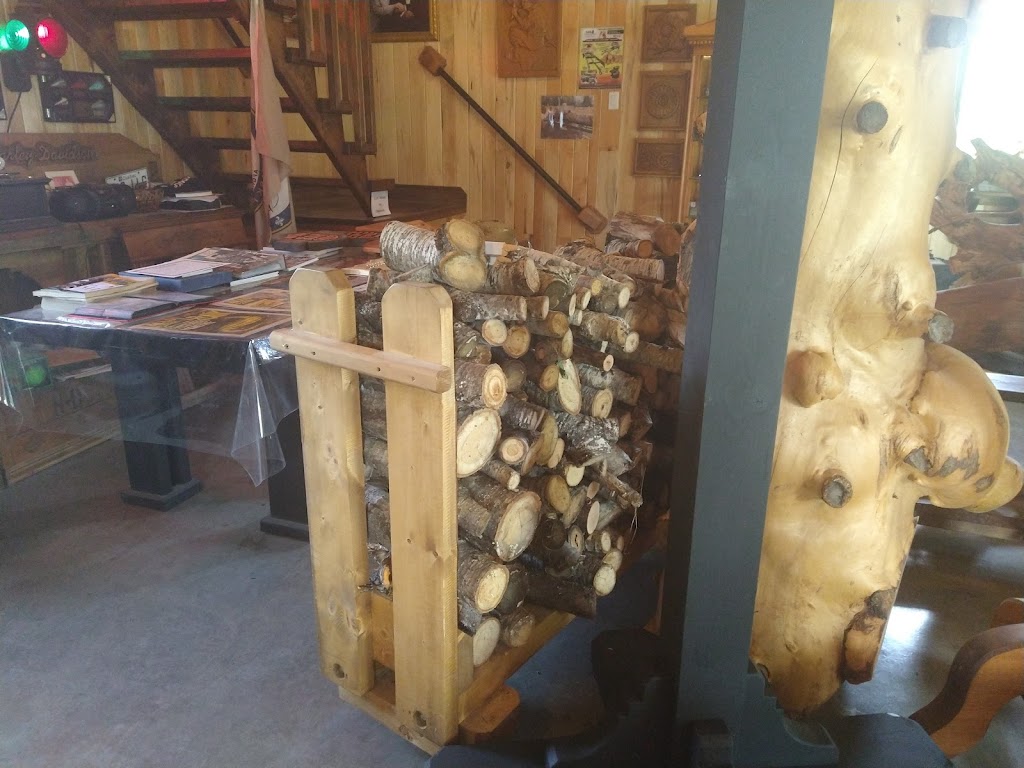 Musée Elvis - Fine Woodworking Museum | 517 Rue St Augustin, Pohénégamook, QC G0L 1J0, Canada | Phone: (418) 894-3241