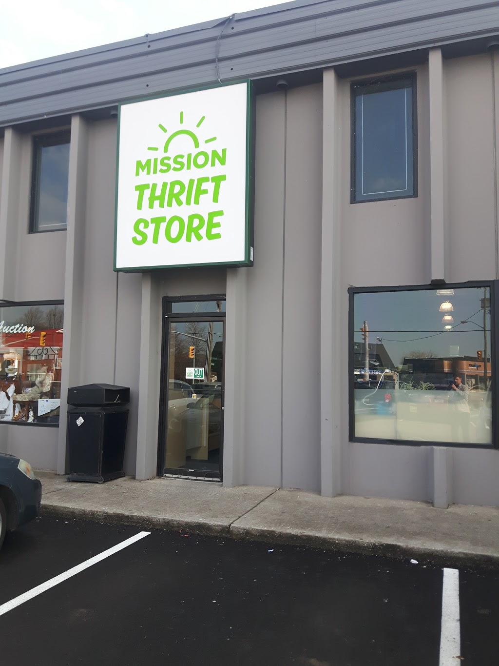 Mission Thrift Store | 184 Scott St, St. Catharines, ON L2N 1H1, Canada | Phone: (905) 704-0422