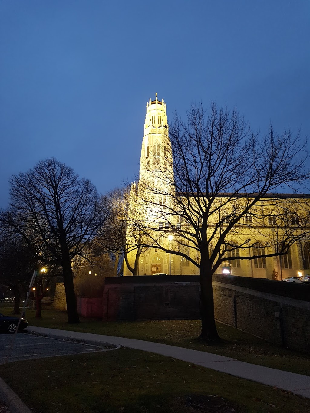 Cathedral Basilica of Christ the King | 714 King St W, Hamilton, ON L8P 1C7, Canada | Phone: (905) 522-5744