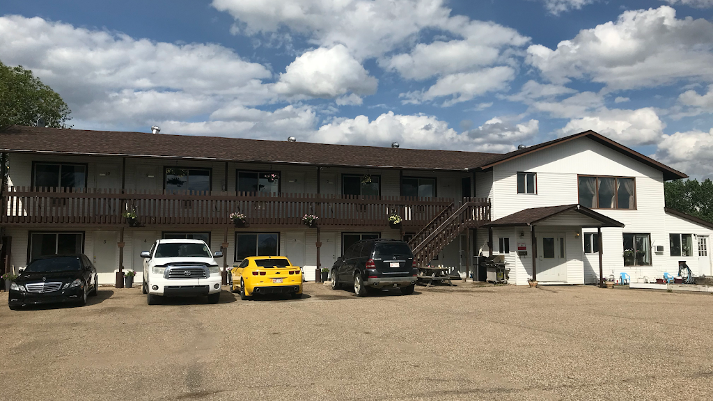 Alix Inn | 4704 51 Ave, Alix, AB T0C 0B0, Canada | Phone: (403) 747-2236