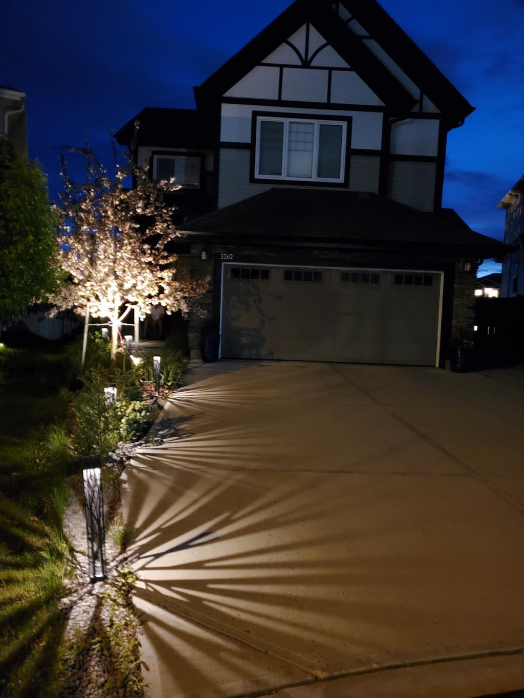 The Edmonton Landscape Lighting Company | 7468 May Common NW, Edmonton, AB T6R 0G9, Canada | Phone: (780) 915-6910