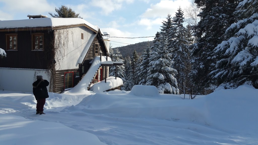 Le Chalet Beaumont | 1451 Rue Beaumont, Val-David, QC J0T 2N0, Canada | Phone: (819) 322-1972