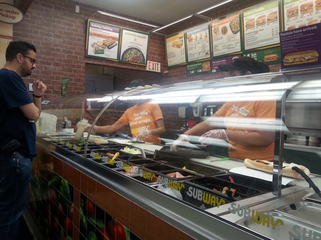 Subway | 90 Courtneypark Dr E, Mississauga, ON L5T 1S5, Canada | Phone: (905) 795-1617