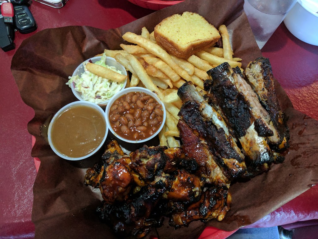 Big Bone BBQ | 207 Eagle St, Newmarket, ON L3Y 1J6, Canada | Phone: (905) 853-9888