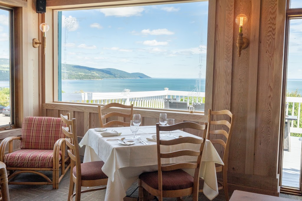 Auberge des 3 Canards | 115 Côte Bellevue, La Malbaie, QC G5A 1Y2, Canada | Phone: (418) 665-3761