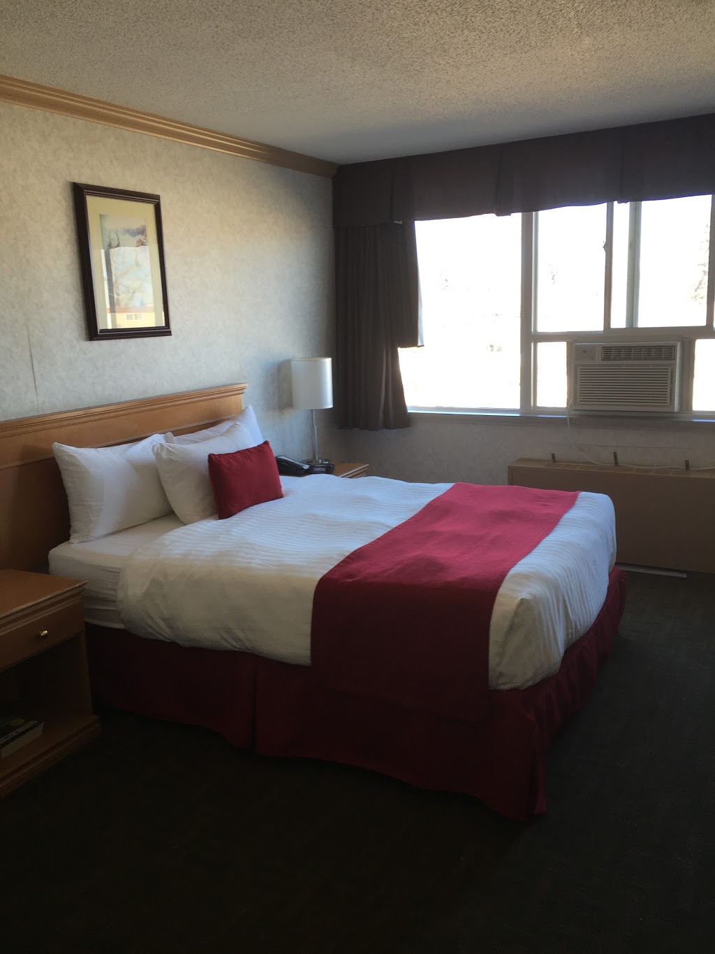 Sands Inn & Suites | 12340 Fort Rd NW, Edmonton, AB T5B 4H5, Canada | Phone: (780) 474-5476