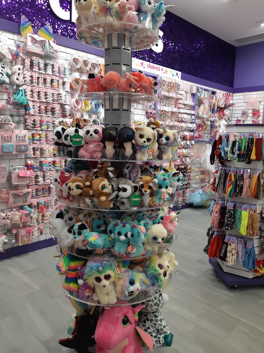 Claires | 3625 Shaganappi Trail NW, Calgary, AB T3A 0E2, Canada | Phone: (403) 286-7116