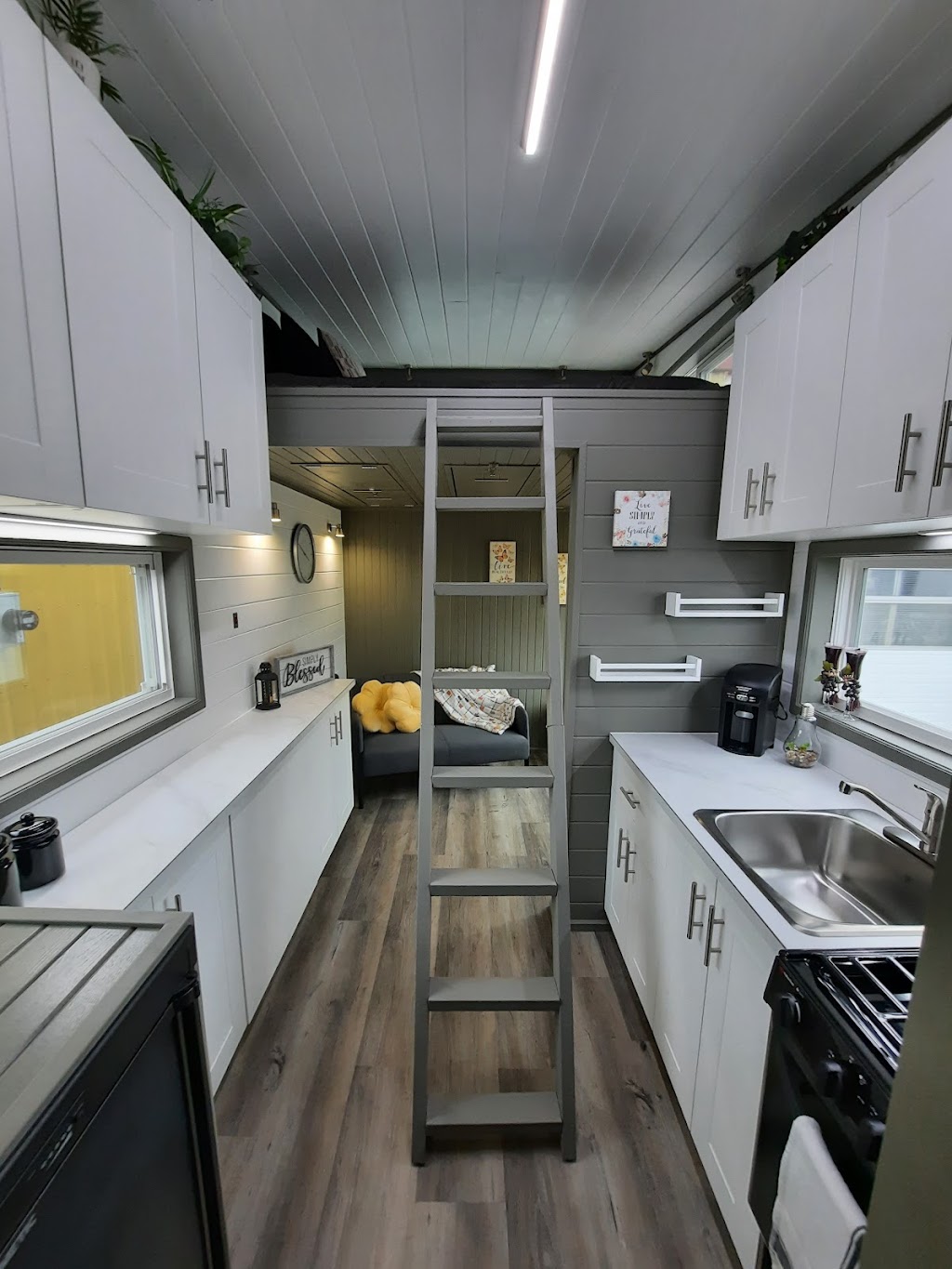 VedaHawk Tiny Homes Inc. | 2301 19 St, Didsbury, AB T0M 0W0, Canada | Phone: (403) 837-8111