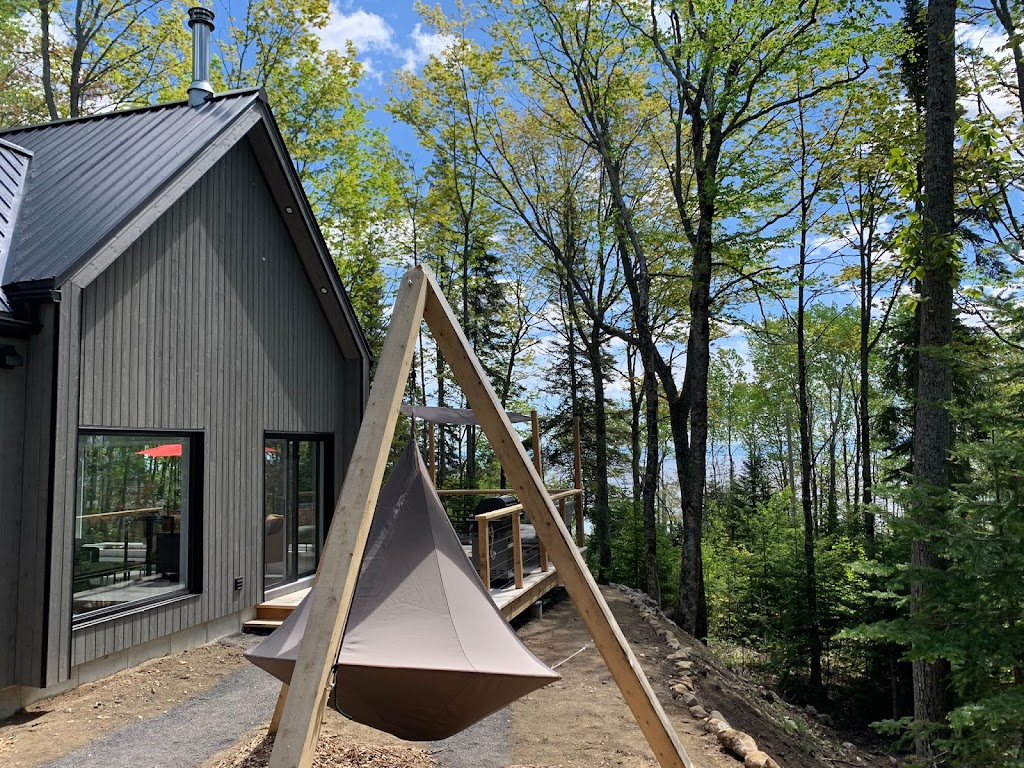 Alfred Chalet | Chalet Locatif | 37 Chem. Alfred-Pellan, Petite-Rivière-Saint-François, QC G0A 2L0, Canada | Phone: (514) 210-3542