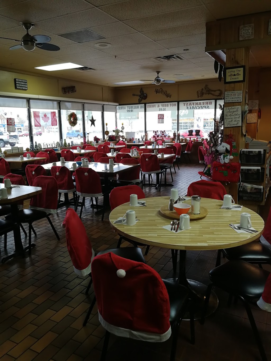 Friends & Family Restaurant | 925 16th St E, Owen Sound, ON N4K 1Z4, Canada | Phone: (519) 470-2345