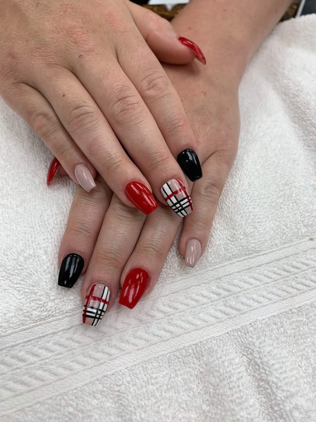 JJ Nails | 2596 McMillan Rd #104b, Abbotsford, BC V3G 1C2, Canada | Phone: (604) 746-2588