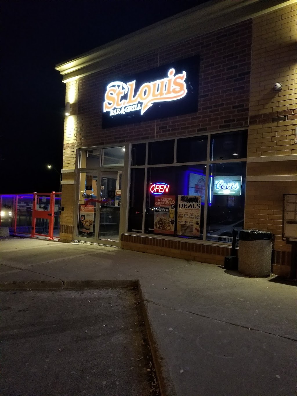 St. Louis Bar & Grill | 95 Saginaw Pkwy #7, Cambridge, ON N1T 1W7, Canada | Phone: (519) 267-8885