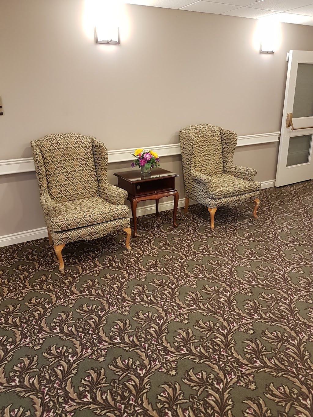 Chartwell Christopher Terrace Retirement Residence | 3131 New St, Burlington, ON L7N 3P8, Canada | Phone: (289) 635-3194