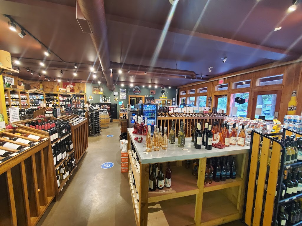 Old Settler Pub | 222 Cedar Ave, Harrison Hot Springs, BC V0M 1K0, Canada | Phone: (604) 796-9722